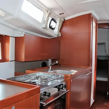 Botel Beneteau Oceanis 35- Jean Michel Split