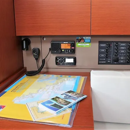 Botel Beneteau Oceanis 35- Jean Michel Split